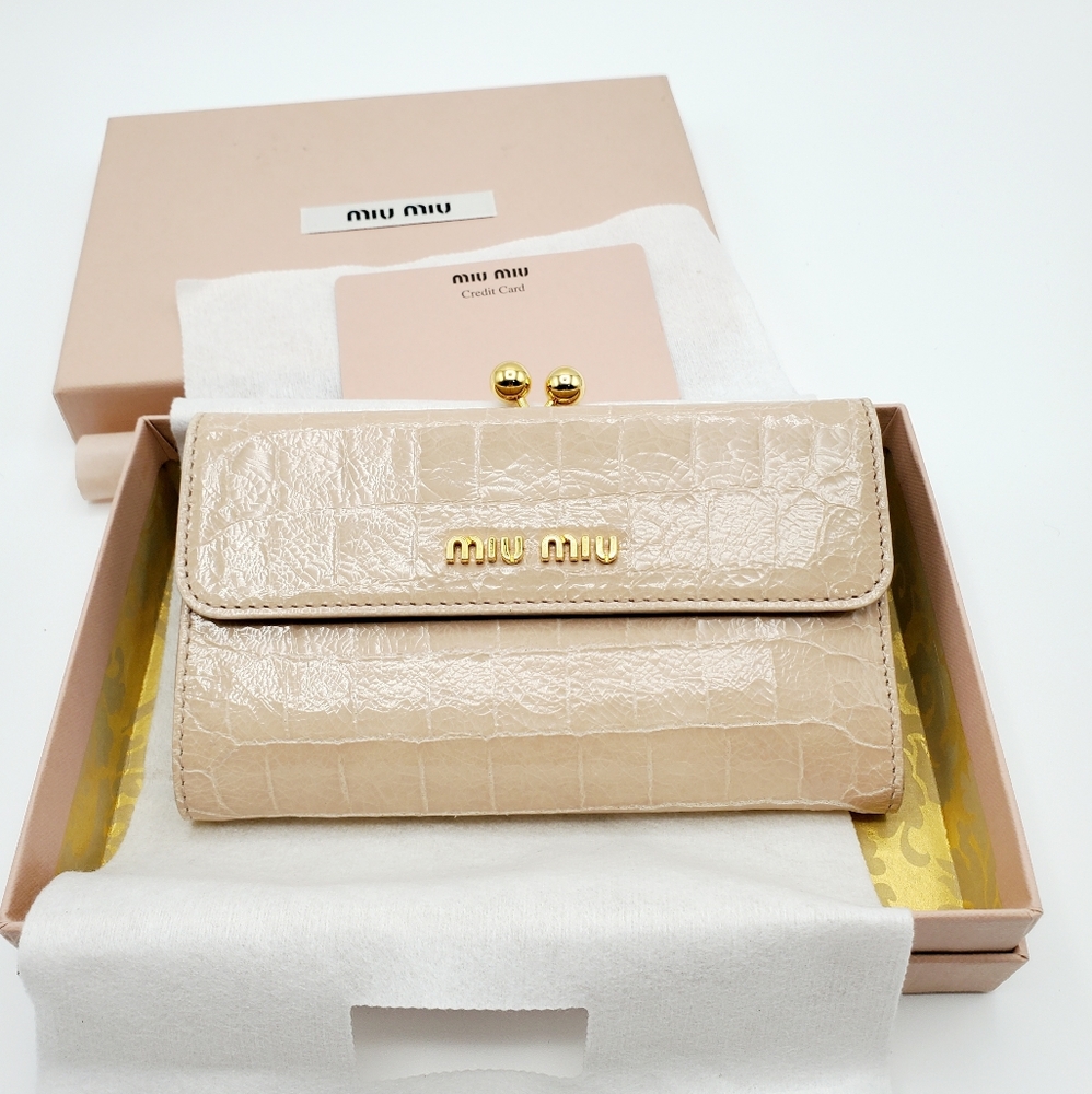 ✅Authentic Miu Miu Wallet